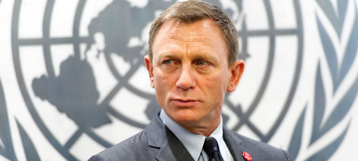 L'acteur Daniel Craig, Représentant mondial des Nations Unies pour l'élimination des mines et des risques explosifs.