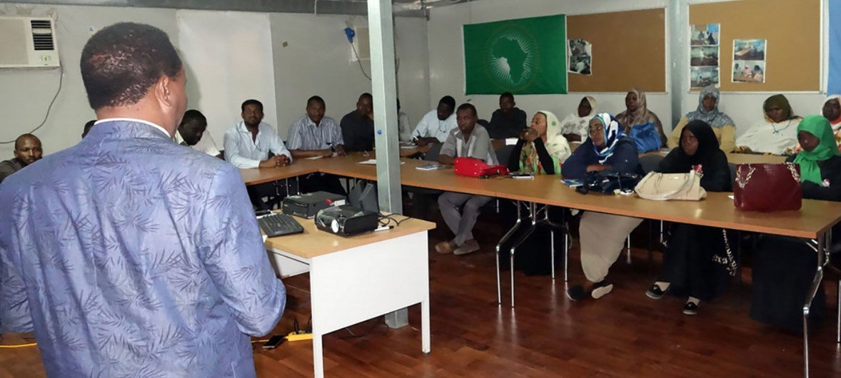 تقوم بعثة اليوناميد في دارفور بتوفير ودعم ا ورش العمل والبرامج التدريبية للصحفيين في العديد من المجالات منها السلامة المهنية للصحفيات - دارفور- السودان 