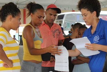 La Organización Mundial para las Migraciones ayuda en la reubicación de los venezolanos de Boa Vista a San Paulo y Manaus, en Brasil.
