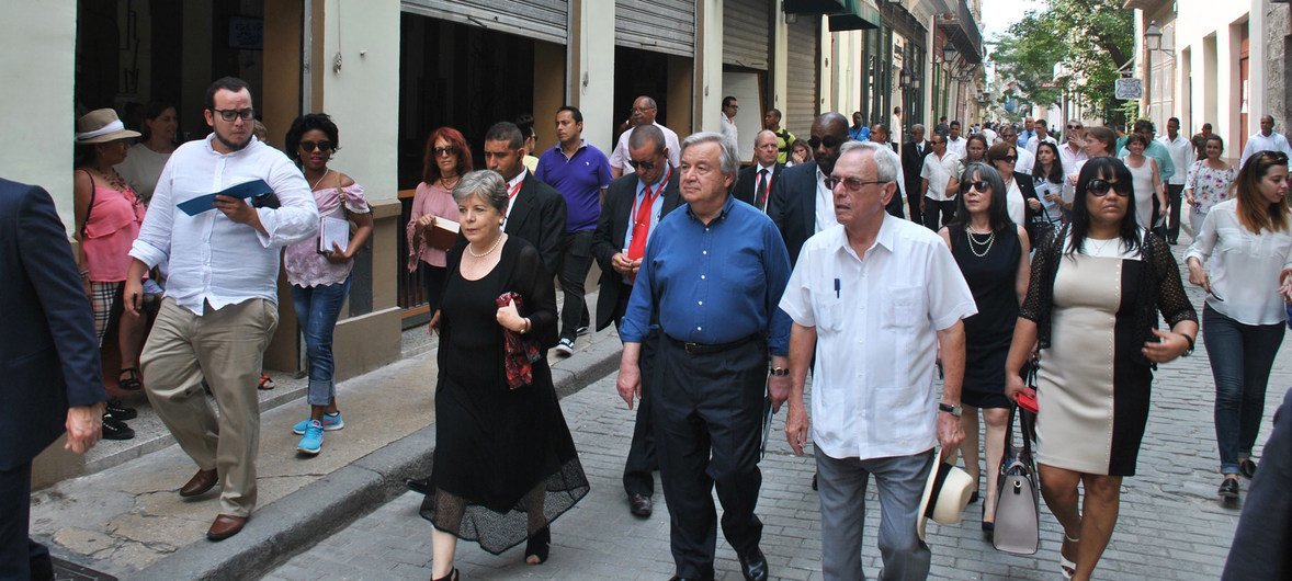 O secretário-geral António Guterres e a secretária-executiva da Cepal, Alicia Bárcena, participam em encontro em Havana.
