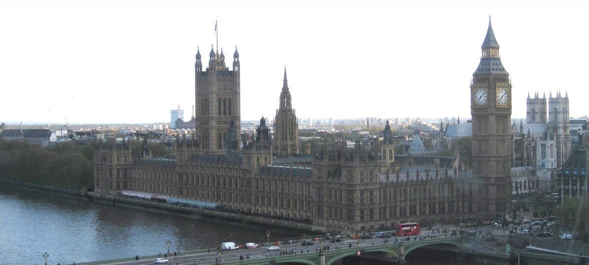 El palacio de  Westminster en el centro de Londres, en una vista tomada desde el río Támesis.