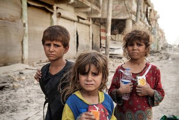 На фото: дети на улицах разрушенного Мосула, Ирак. 