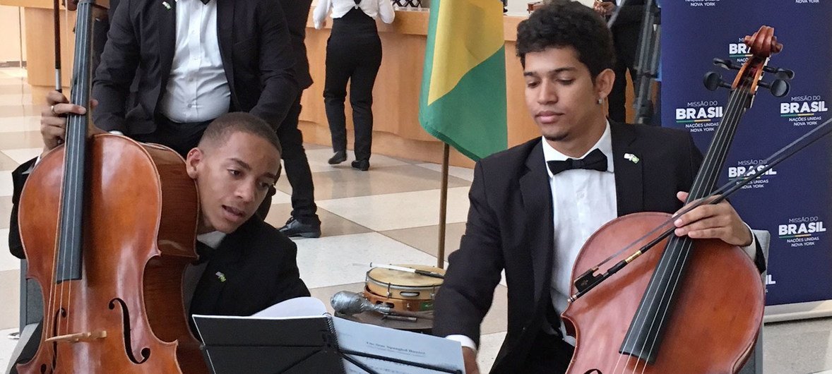 Músicos da Orquestra Camerata Jovem durante apresentação na ONU. 