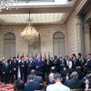 القادة الليبيون مع الرئيس الفرنسي إيمانويل ماكرون أثناء مؤتمر ليبيا الدولي في باريس.