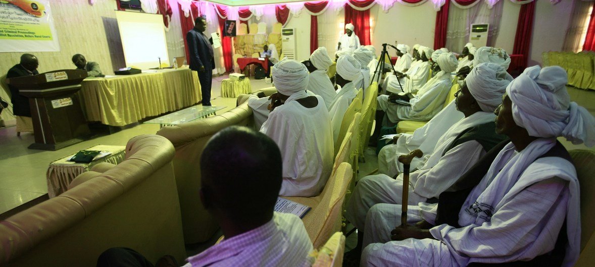 قضاة من دارفور يشاركون في ورشة العمل التي نظمتها اليوناميد.