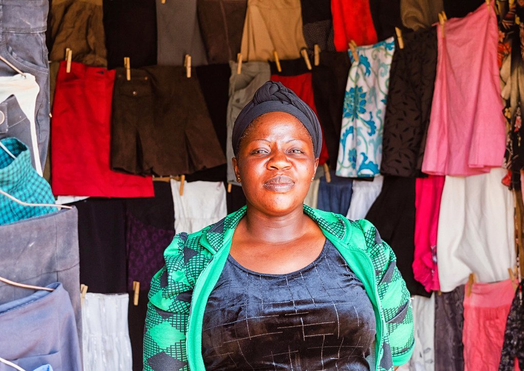في تنزانيا النساء العاملات في التجارة ساعدن على تعزيز معدل النمو،  ولكن ما زلن يواجهن عدم المساواة