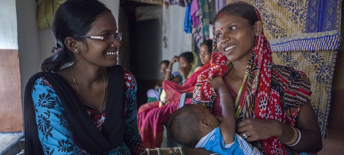 यूनीसेफ़ भारत में स्तनपान को बढ़ावा देने के लिए महिलाओं के साथ मिलकर प्रयास कर रहा है.