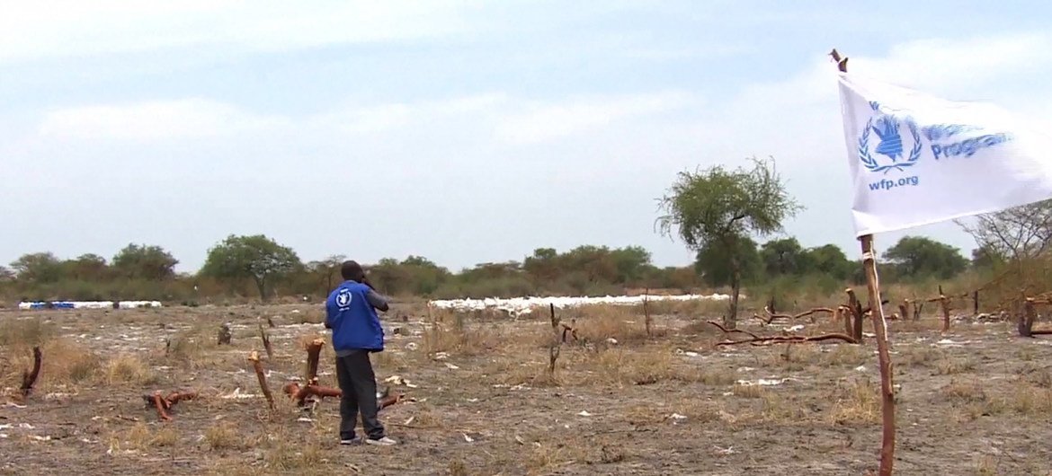 الإسقاط الجوي للمساعدات الغذائية في كانداك بجنوب السودان هو الحل الوحيد للمساعدة في موسم العجاف