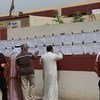 ناخبون عراقيون في مركز اقتراع في الفلوجة يشاركون في الانتخابات البرلمانية، الأولى منذ هزيمة تنظيم داعش.