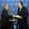 Secretary-General António Guterres (left) and World Bank Group President Jim Yong Kim (right), in Washington, D.C., at the signing a Strategic Partnership Framework (SPF), on joint commitment to cooperate in helping countries implement the 2030 Agenda for