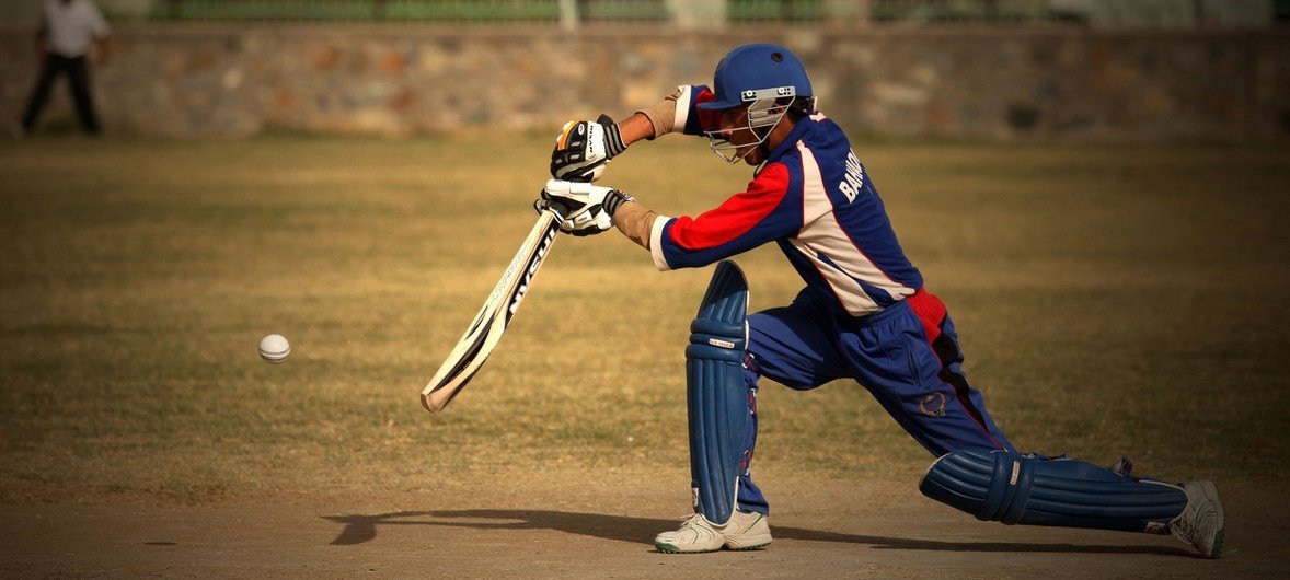 Un joueur de cricket en Afghanistan.
