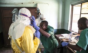 Les agents de santé se préparent à soigner les patients d'Ebola à l'hôpital de Bikoro, l'épicentre de la dernière épidémie du virus en RDC.