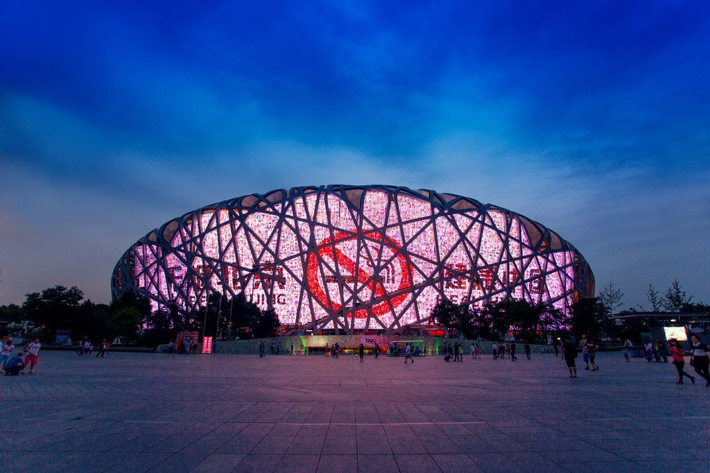  Le Stade national de Chine, à Beijing, éclairé de nuit par un message antitabac: " Beijing sans tabac "