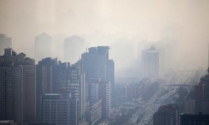 Dans des villes comme Beijing, en Chine, la pollution de l'air est un problème sanitaire majeur.