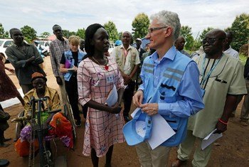 Mark Lowcock, USG for Humanitarian Affairs and Emergency Relief Coordinator, discusses the health and nutrition situation among people displaced by conflict in South Sudan, with Dr. Joice Dominic in Gezira, near Yei Town.