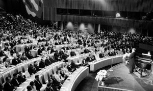 В 1953 году на сцене Генеральной Ассамблеи ООН выступали солисты Метрополитен оперы