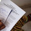 Une jeune femme du Libéria prend des notes lors d'une réunion en 2010 centrée sur les femmes, la paix et la sécurité.