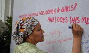 UN Deputy Secretary-General Amina Mohammed adds her views to the Human Rights Graffiti Wall at the European Development Days event in Brussels, Belgium, 5 June 2018.