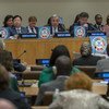 الأمين العام للأمم المتحدة أنطونيو غوتيريش (وسط) يتحدث في الاجتماع مع المجتمع المدني و إلى يساره ميروسلاف لايتشاك رئيس الجمعية العامة.