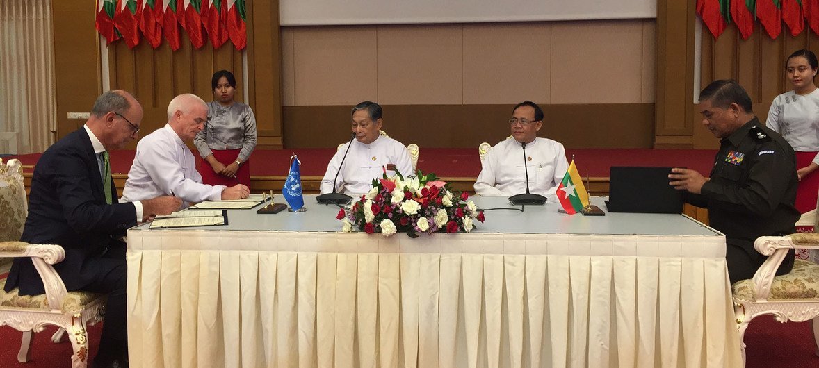 Representatives from the Office of the UN High Commissioner for Refugees (UNHCR), the UN Development Programme (UNDP) and the Government of Myanmar at the ceremony for the signing of the Memorandum of Understanding on Rohingya refugee returns to Myanmar. 