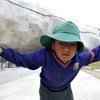В связи с ростом бедности из-за пандемии миллионы детей, как этот мальчик из Боливии, будут вынуждены зарабатывать, чтобы помочь семье. 