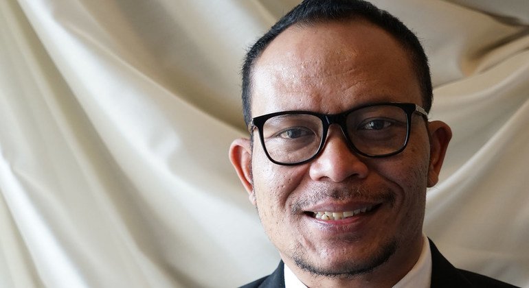 印度尼西亚人力资源部长达卡里（Hanif Dhakari）在国际劳工组织位于日内瓦的总部。