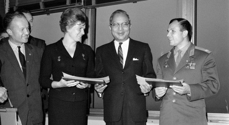 The first man and woman in space, Soviet cosmonauts Yuri Gagarin (right) and Valentina Tereshkova (left), were guests of United Nations Secretary-General U Thant (centre) at United Nations Headquarters in New York