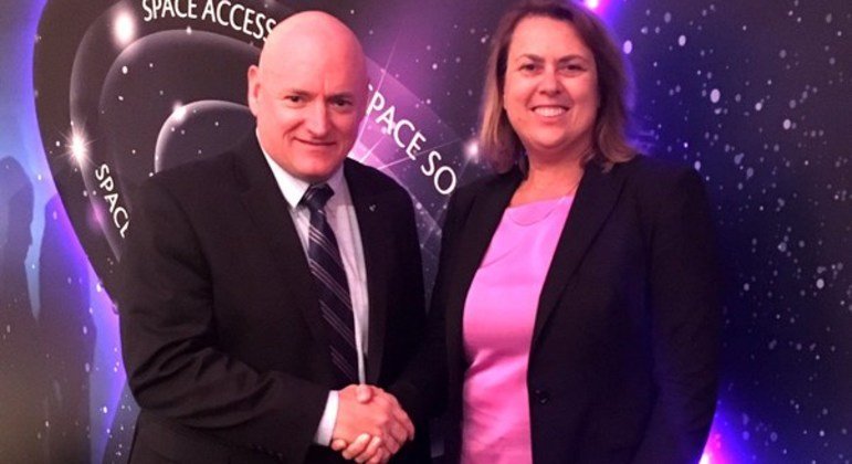 La Organización designa al ex astronauta Scott Kelly, que paso un año en el espacio exterior a bordo de la Estación Espacial Internacional, el defensor del espacio de la ONU para concienciar al público sobre los beneficios del espacio en el desarrollo sos