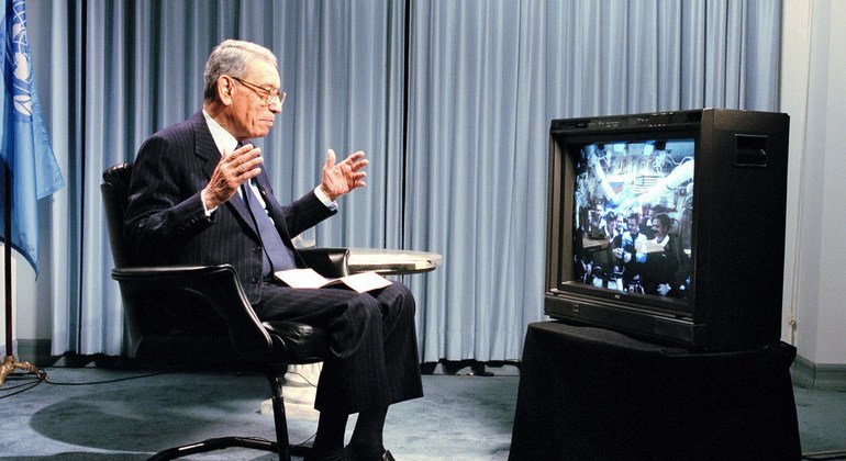 Secretary-General Boutros Boutros-Ghali celebrates the fiftieth anniversary of the United Nations by holding an interactive video conference with the crew of the second Shuttle-Mir Docking mission