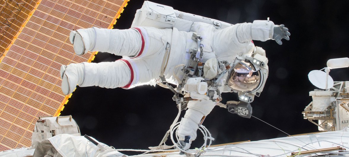 NASA astronaut Scott Kelly is seen hovering during a walk on December 21, 2015 when he and astronaut Tim Kopra release the brake on the crew equipment vehicle on either side of the space station. pillar.