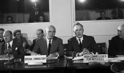 Stage and screen actor Yul Brynner, Special Consultant, and Dr. Auguste Lindt, UN High Commissioner for Refugees, attend a meeting of the UNHCR Executive Committee in Geneva in 1960. (file)
