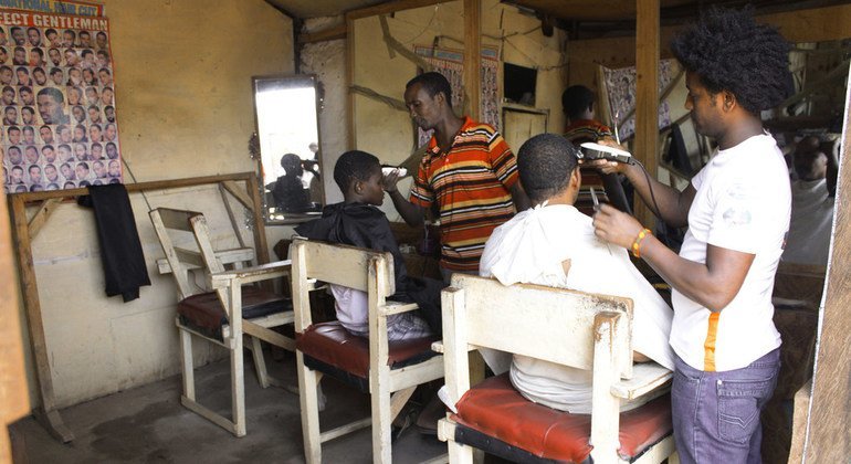 Una barbería en el campamento de refugiados de Kakuma, Kenia.