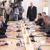 联合国秘书长古特雷斯（左二）今天在莫斯科与俄罗斯外长拉夫罗夫举行会晤。