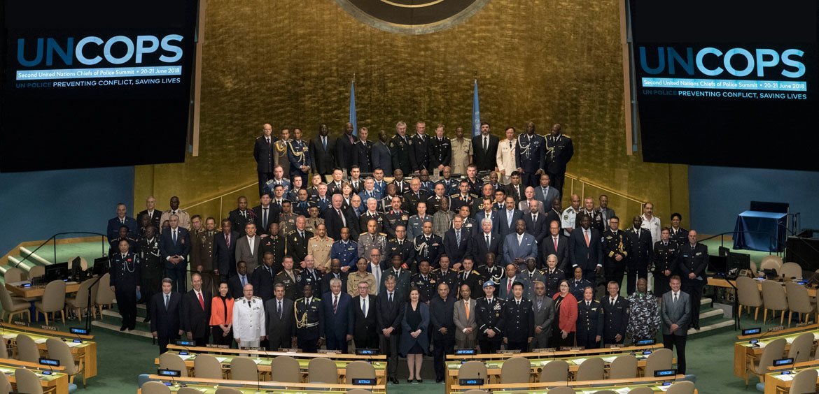 Участники второго Саммита глав полицейских подразделений ООН в зале Генеральной Ассамблеи, июнь 2018 года