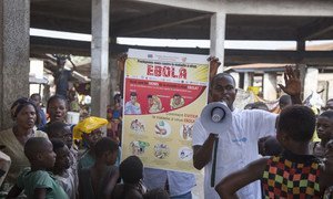 Simplice Elonga, a UNICEF-supported social mobilizer, addresses a group of children in central Mbandaka, Democratic Republic of the Congo, on lifesaving information about how to avoid contracting the deadly ebola virus. 5 June 2018.
