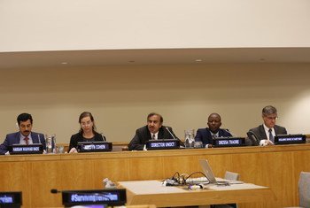 Katibu Mkuu Antonio Guterres na viongozi wengine wa UN wakiangalia filamu kuhusu manusura wa ugaidi.