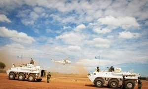 Tropas de la NMIS se preparan para patrullar el pueblo de Abyei, Sudán.  