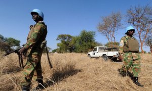 La fuerzas de UNMIS patrullan el área de Abyei.  