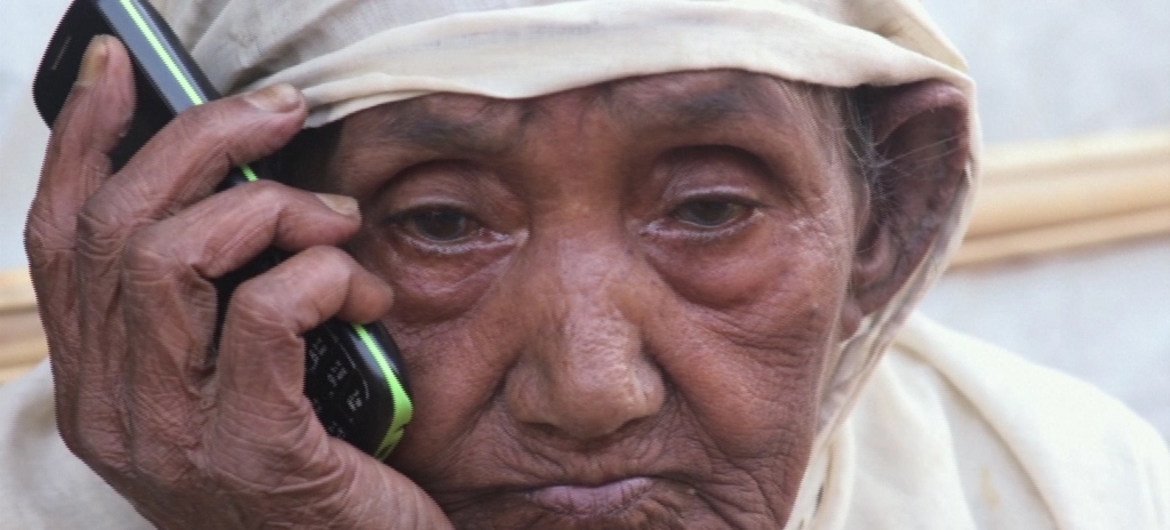 جول زاهار لاجئة مسلمة من الروهينجا تبلغ من العمر 90 عاما