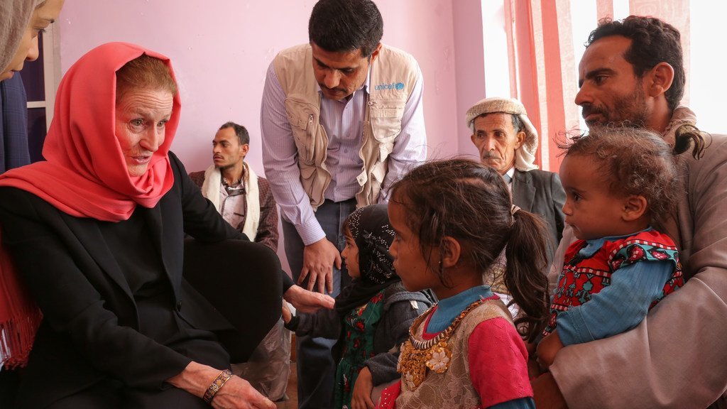 Mkuu wa UNICEF Henrietta H. Fore akiwa katika wadi ya watoto mjini Sana'a Yemen