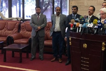 L'Envoyé spécial des Nations Unies pour le Yémen, Martin Griffiths, s'adresse aux médias à l'aéroport international de Sanaa.