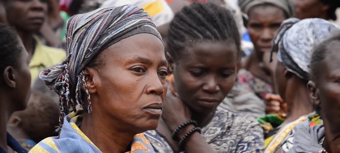 الكثيرات من الأمهات في جمهورية الكونغو الديمقراطية فقدن أطفالهن عندما هاجم المتمردون قراهن الآمنة وخطفوا الأطفال واغتصبوا الفتيات