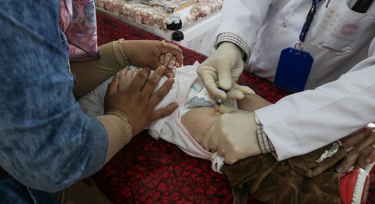 Doctors administer a polio vaccine to a 2-year-old boy at the Al-Quds Primary Health Care Center (PHCC) in West Mosul, Iraq, which found itself operating far beyond usual capacity — without the full resources of a hospital — months after military operatio