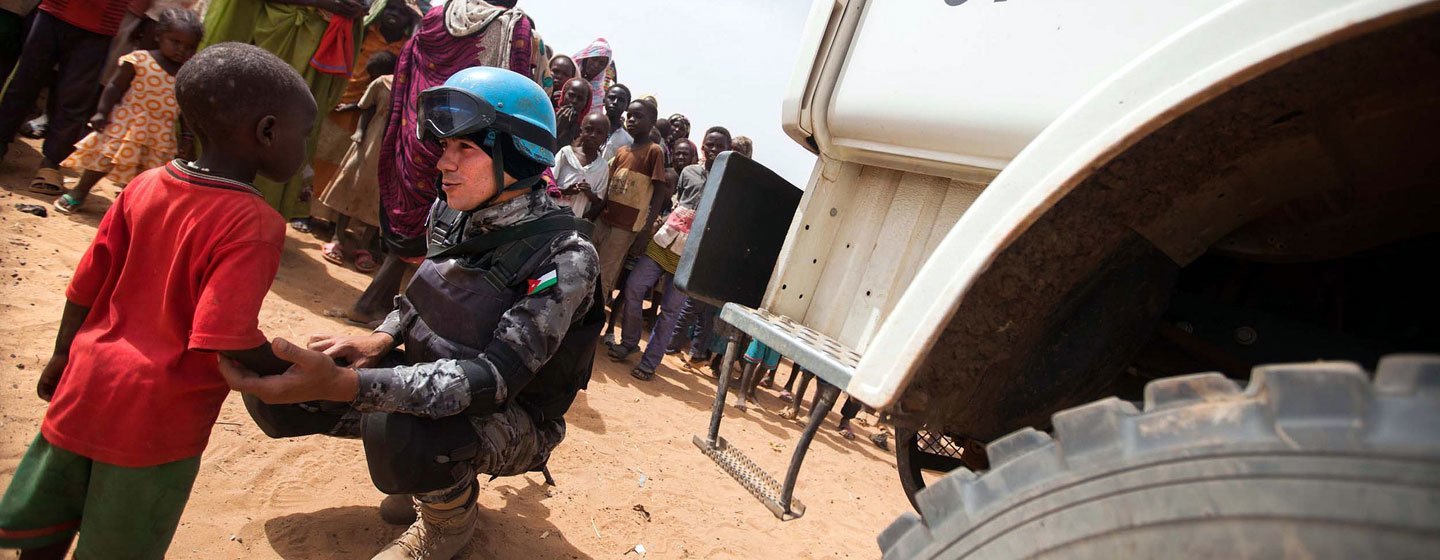 A Jordanian FPU member interacting with a child in the Zam Zam camp for IDPs in North Darfur in April 2014.