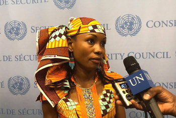 الناشطة التشادية الشابة هندو  إبراهيم، من جماعة الامبورورو العرقية بمنطقة الساحل في حوار مع أخبار الأمم المتحدة، بعد جلسة مجلس الأمن حول تأثير تغير المناخ على السلم والأمن الدوليين