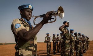 Des Casques bleus nigériens à la base du bataillon du Niger à Ansongo, dans l'est du Mali, en février 2015. 