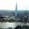 在泰晤士河便远眺伦敦碎片大厦（London Shard）的景色。 