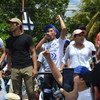 尼加拉瓜的抗议者参加游行，要求制止肆虐的暴力行为。