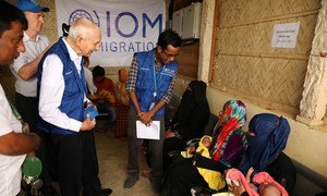 Глава МОМ Уильям Свинг встретился в Кокс-Базаре с беженцами-рохинджа. 
