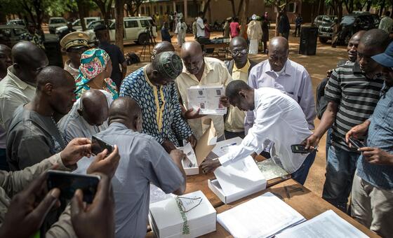 Mali : le Chef des droits de l’homme de l’ONU demande l’abrogation du décret « draconien » interdisant les partis politiques